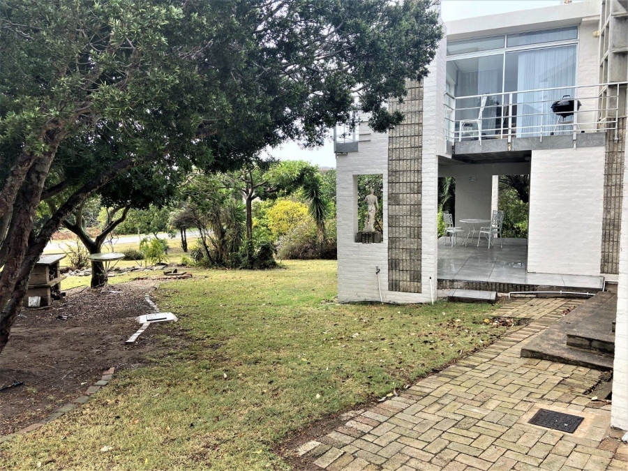 3 Bedroom Property for Sale in Wavecrest Eastern Cape